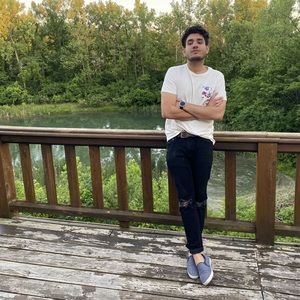 Meet your Posher, Amir